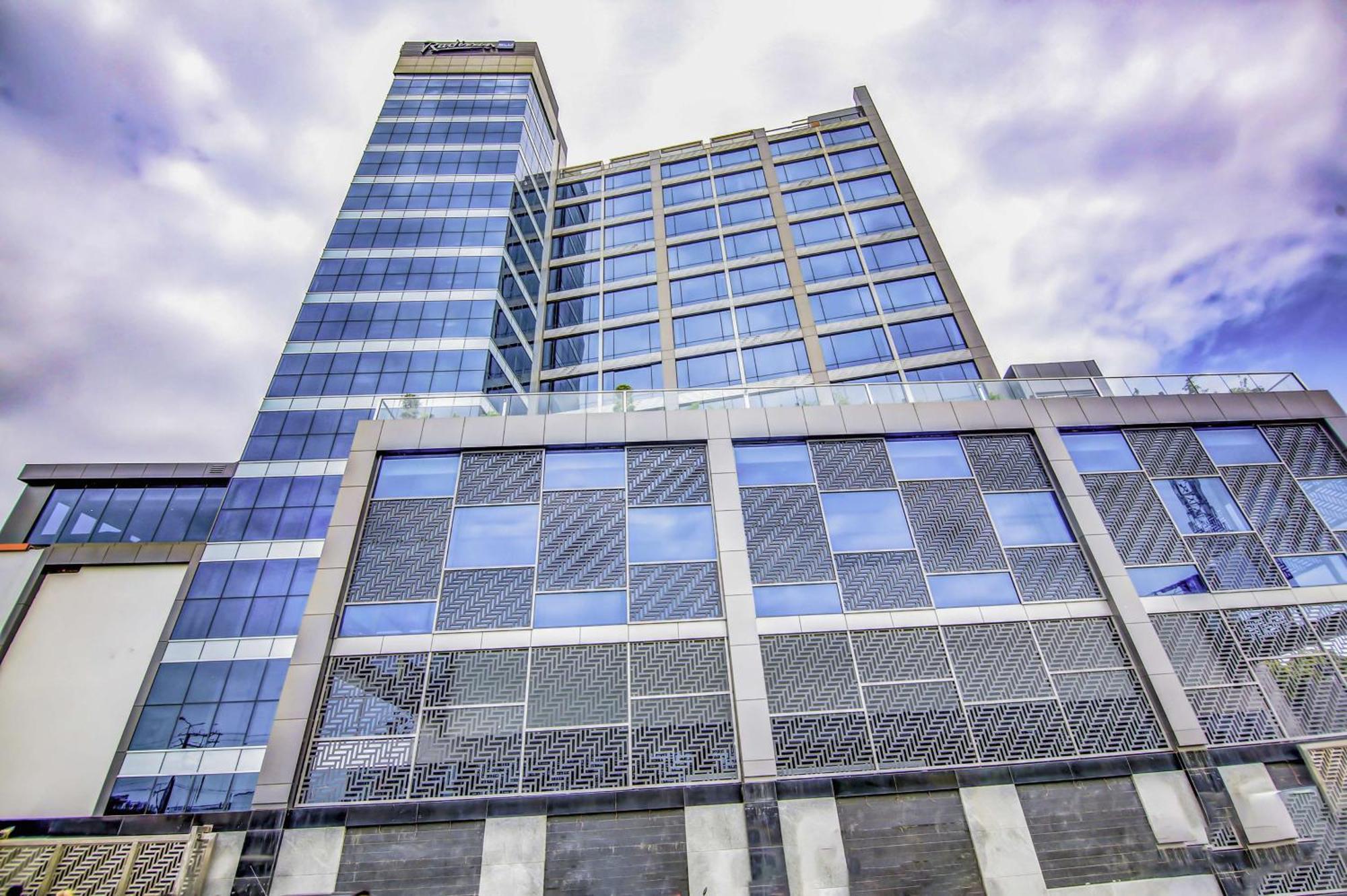 מלון Radisson Blu גורקפור מראה חיצוני תמונה